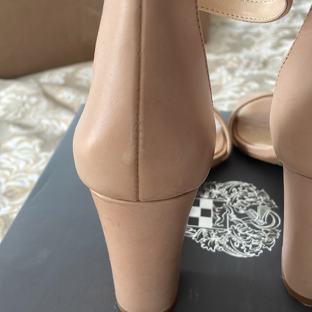 Vince Camuto- size 8.5 - Picture 5 of 11